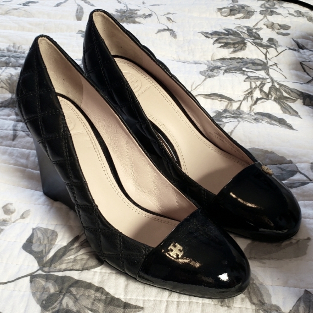 Tory Burch Claremont Black Quilted Patent Leather Wedge Heels size 8.5